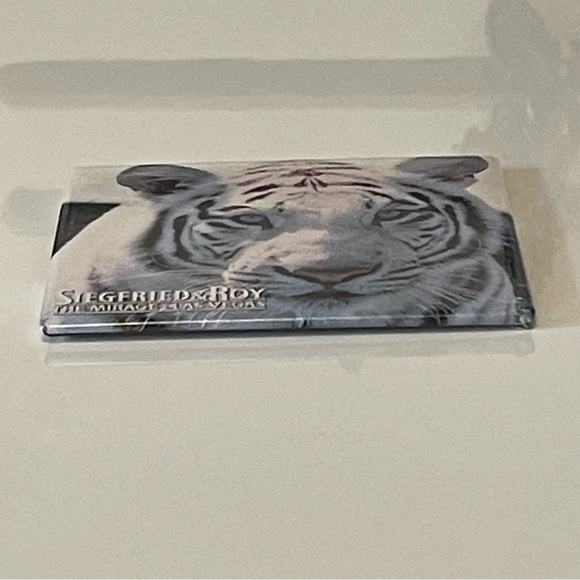 Siegfried & Roy White Tiger Fridge Magnet - Picture 4 of 7